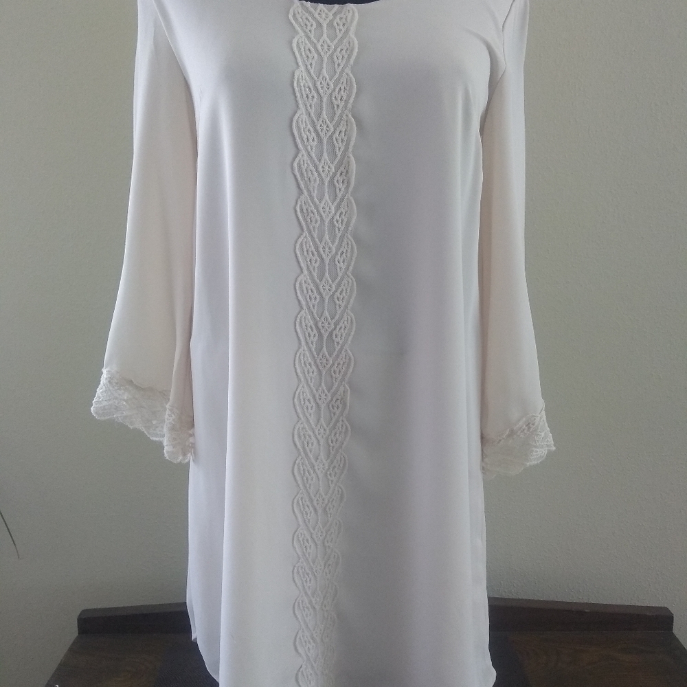 ASTR cream colored, bell Sleeve Shift Dress. Slight open back. XS.